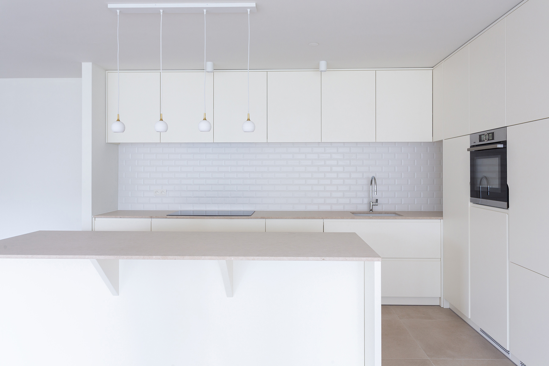 Modern nieuw gerenoveerd 2 slpk app + terras te Antwerpen - foto 4