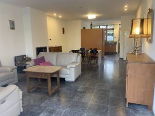 GELIJKVLOERSAPPARTEMENT 91M² MET 1 SLAAPKAMER EN GROOT TERRAS 48M²centrale ligging met vlotte bereikbaarheid via N17, N16 en A12 Living met eetplaats...