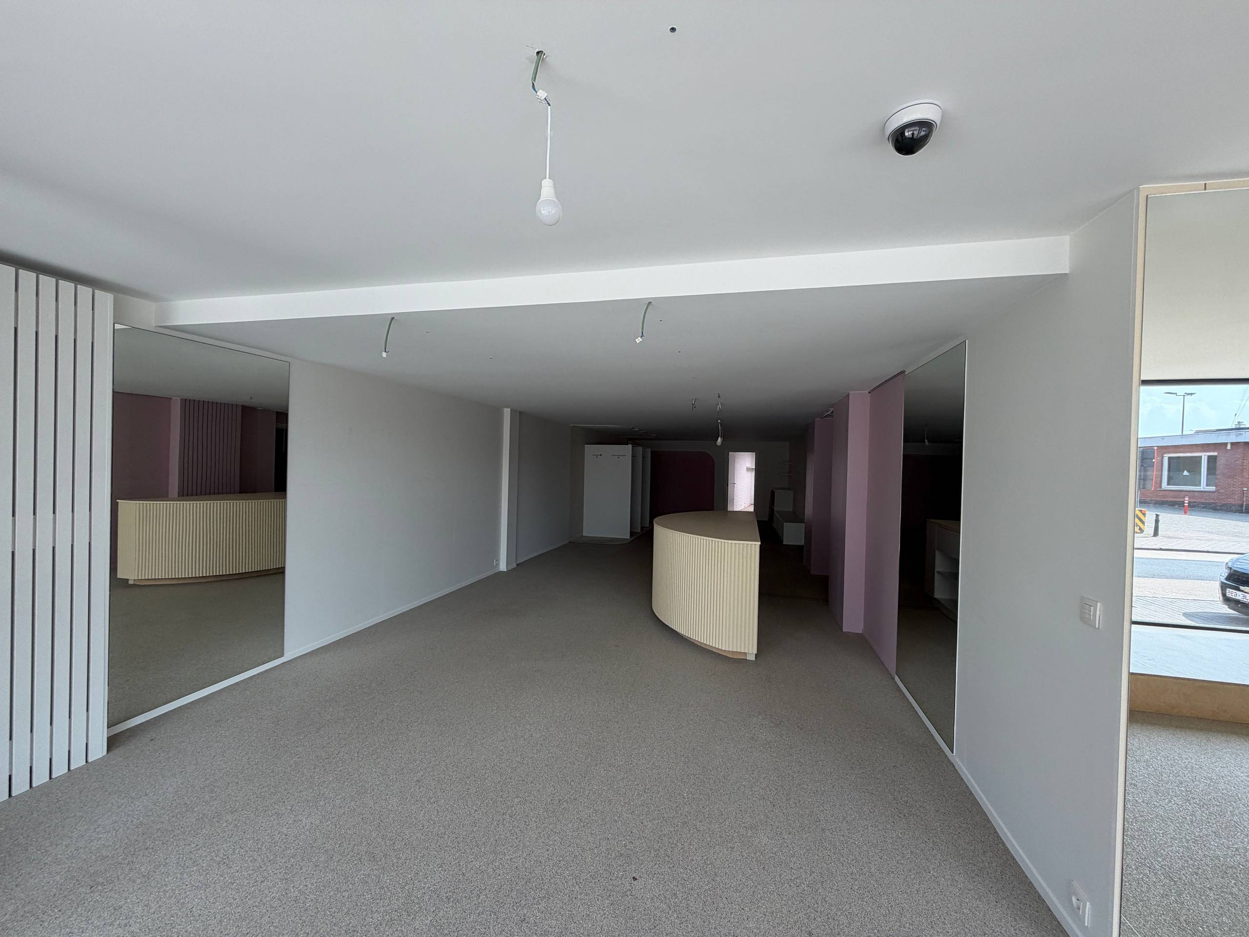 Handelspand (127m²) op topligging in het hart van Zedelgem - foto 4