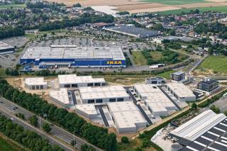 <p>DERNIÈRES UNITÉS : CONDITIONS EXCEPTIONNELLES !</p><p>Business Park Awans est presque entièrement vendu. Profitez temporairement de conditions exceptionnelles sur les dernières unités PME disponibles. Une belle opportunité pour installer votre entreprise à un emplacement stratégique à proximité de l'E40.</p><p>DÉCOUVREZ AWANS LORS DE NOS PROCHAINES JOURNÉES PORTES OUVERTES<br />Plus d'infos et dates via zabra.be/awans</p><p>Cette unité PME de 548 m² se situe dans un parc d'activités moderne comprenant 23.000 m² d'espaces verts et plusieurs terrains de sport. Grâce à sa proximité avec l'E40, elle bénéficie d'une excellente accessibilité et de connexions rapides vers les principales villes.</p><p>Les atouts :<br />✅ 548 m² d'espace professionnel ;<br />✅ Situation stratégique à proximité de l'E40 ;<br />✅ 23.000 m² d'espaces verts et plusieurs terrains de sport ;<br />✅ Commerces et restaurants à proximité ;<br />✅ Située dans un parc d'activités moderne presque entièrement vendu.</p><p>Intéressé ou envie de planifier une visite ?<br />Contactez-nous au 📞 +32 472 89 60 18.</p>