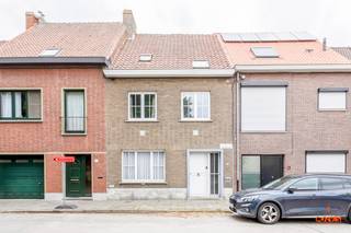 Deze te renoveren gesloten bebouwing is rustig en gunstig gelegen in Mariakerke aan de grens met Gent en Wondelgem. Dankzij de aangelegde...