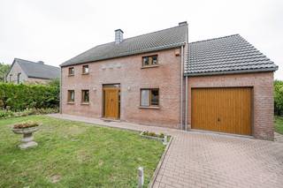 Idéalement située dans la commune prisée de Crisnée, à deux pas de l’autoroute et en retrait de la grand-route (avec barrière électrique),...