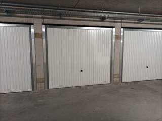 Vlot te bereiken garagebox gelegen in de residentie Laser (inrit naast Vissersstraat 20 te Bredene).Stopcontact en lichtpunt aanwezig in de...