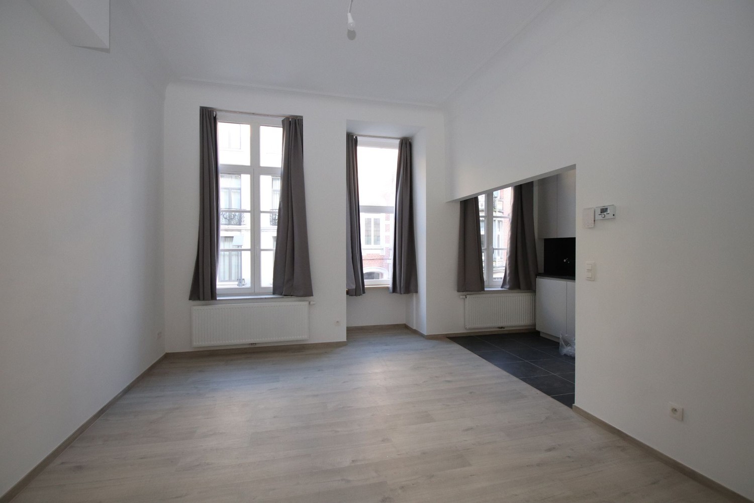 Compleet gerenoveerd appartement nabij het station - photo 2