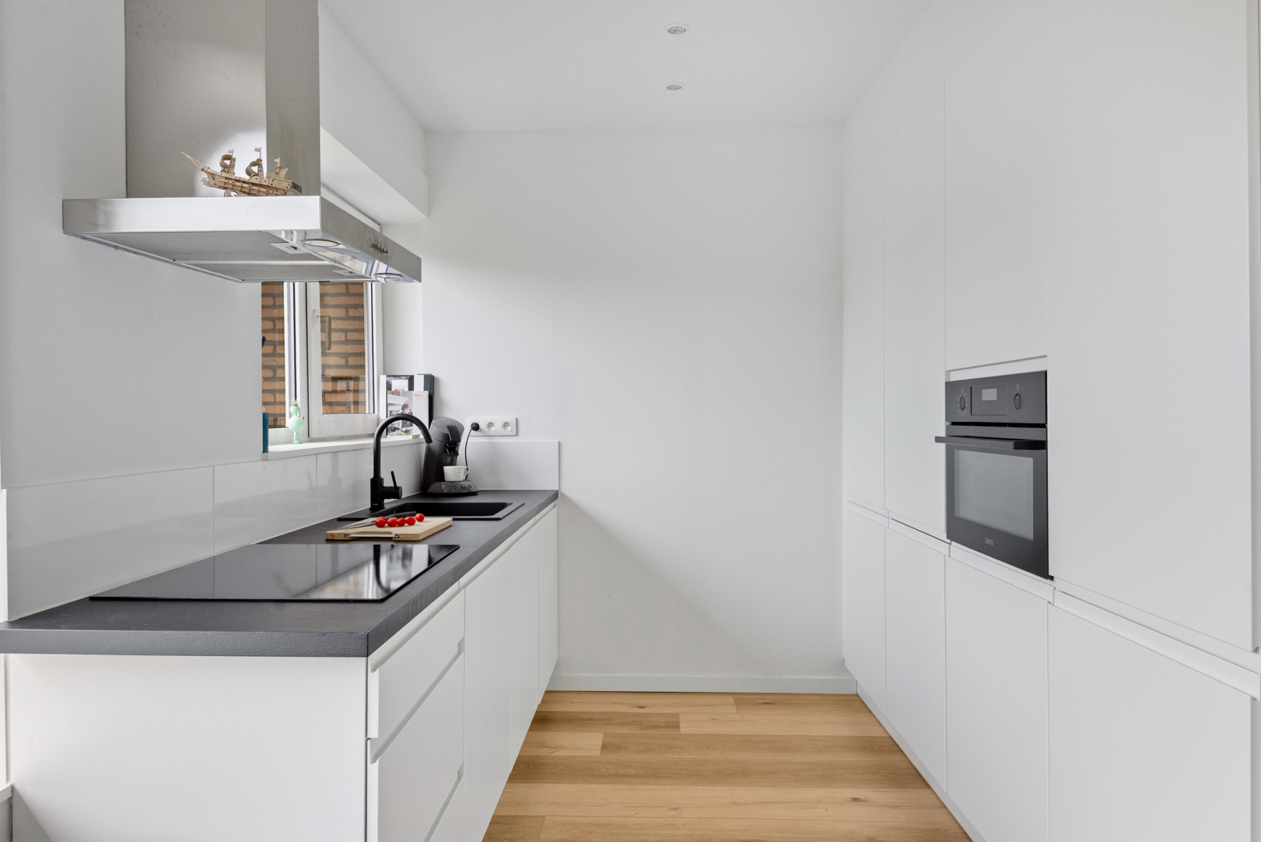 Half open bel-etage met ruime tuin, oprit en garage! - foto 5