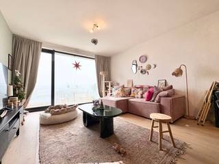 Idéalement situé à Anderlecht, en bordure du canal, dans le magnifique projet Nautilus, au 14ᵉ étage sur 15, nous vous proposons ce...