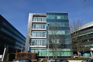 These 4 beautiful buildings are located on a view location along the Singel. The offices have a lot of light and are finished with...