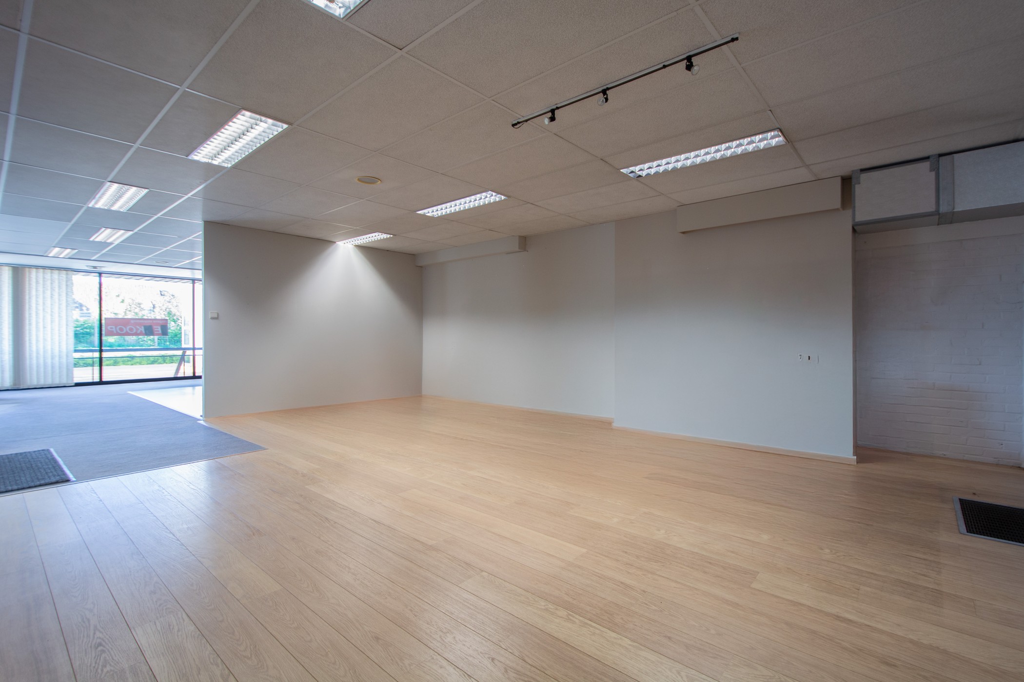 Showroom (600m²) met handelspand (180m²) en atelier in Anzegem - foto 5