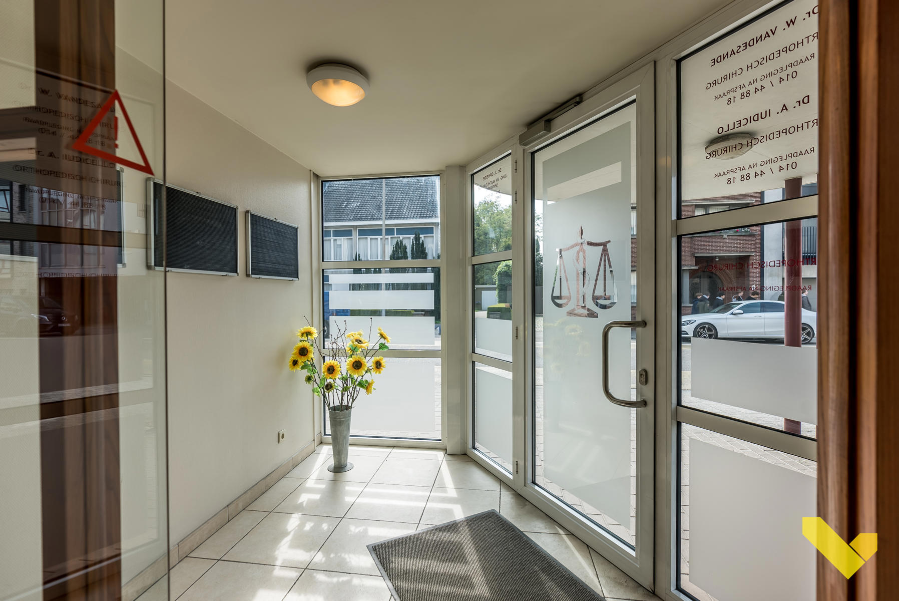 Centraal gelegen instapklaar handelspand/kantoor/praktijk. - foto 2