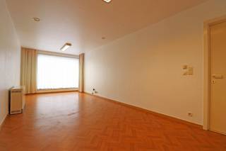 Gelijkvloers appartement met 2 slaapkamers in het centrum van Pittem.Het appartement bestaat uit een lichtrijke leefruimte, een keuken, 2 slaapkamers...