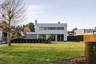 OOSTERZELE - Vous êtes à la recherche d'une villa exclusive avec vue panoramique à Oosterzele ?Cette propriété est peut-être faite pour vous ! Les...