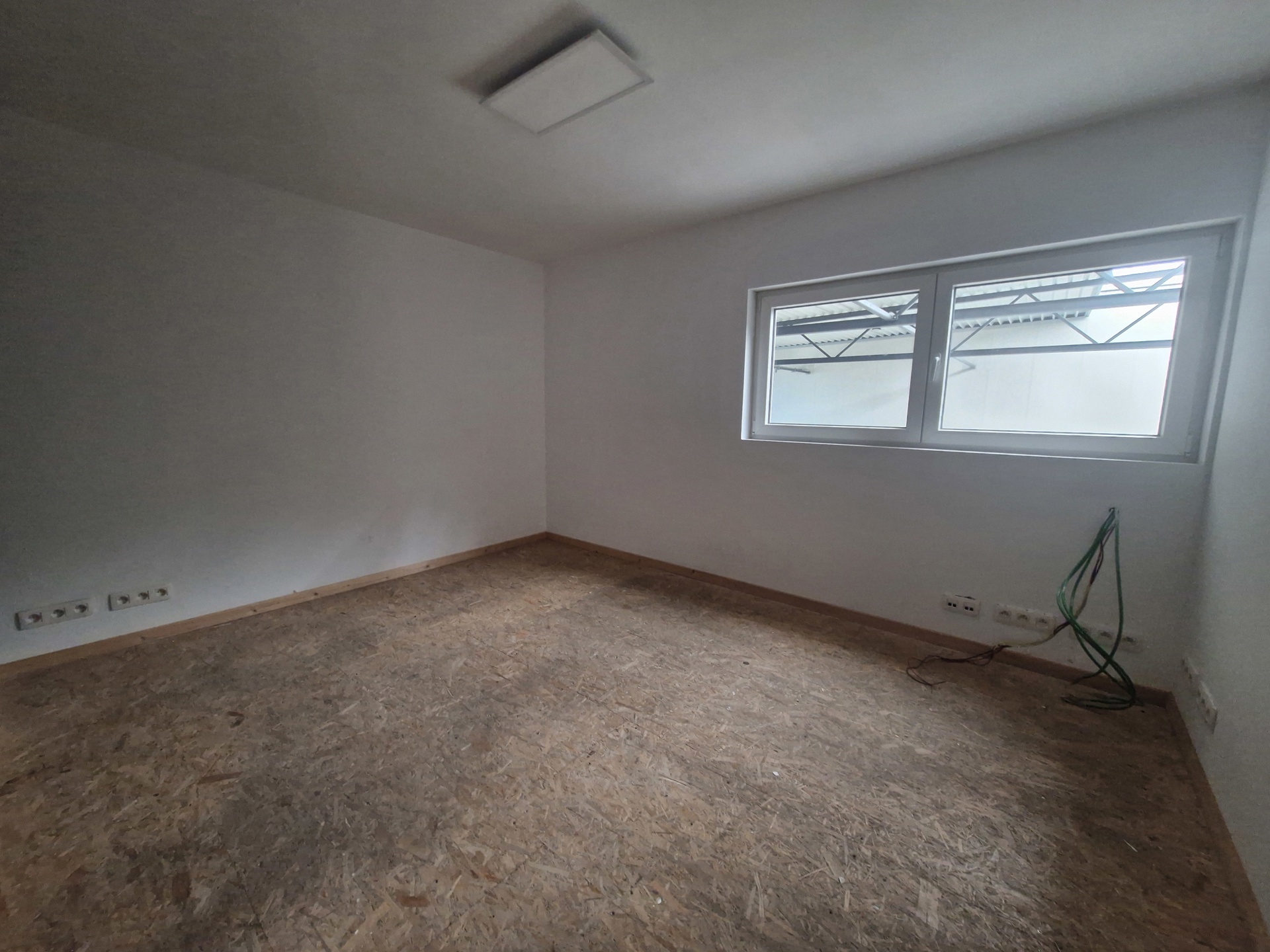 Magazijn + kantoren 770 m² te huur - Achêne / E411 Bedrijventerrein - foto 5