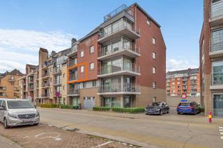 Aangenaam en instapklaar appartement van 83 m², ideaal gelegen in het centrum van Ninove.Het appartement heeft volgende indeling: Inkomhal met apart...
