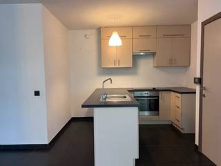 Op een steenworp van het gezellige dorpsplein van Moerbeke bevindt zich dit instapklare appartement met één slaapkamer, ideaal voor wie comfortabel...