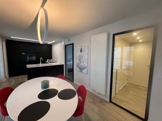 Exclusieve penthouse te koop in De Panne op slechts 200 m van de EsplanadeOp een topligging in De Panne, op wandelafstand van de gekende esplanade,...
