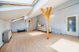 We Invest Liège et Lucas (0479/76.60.97) vous proposent à la vente cet appartement dans le centre de Liège avec potentiel de transformation.Ce bien...