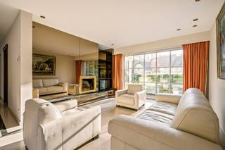 Charmante villa avec de nombreuses possibilités d'agrandissement sur un domaine privé unique bordant une réserve naturelle à SchildeDans l'un des...