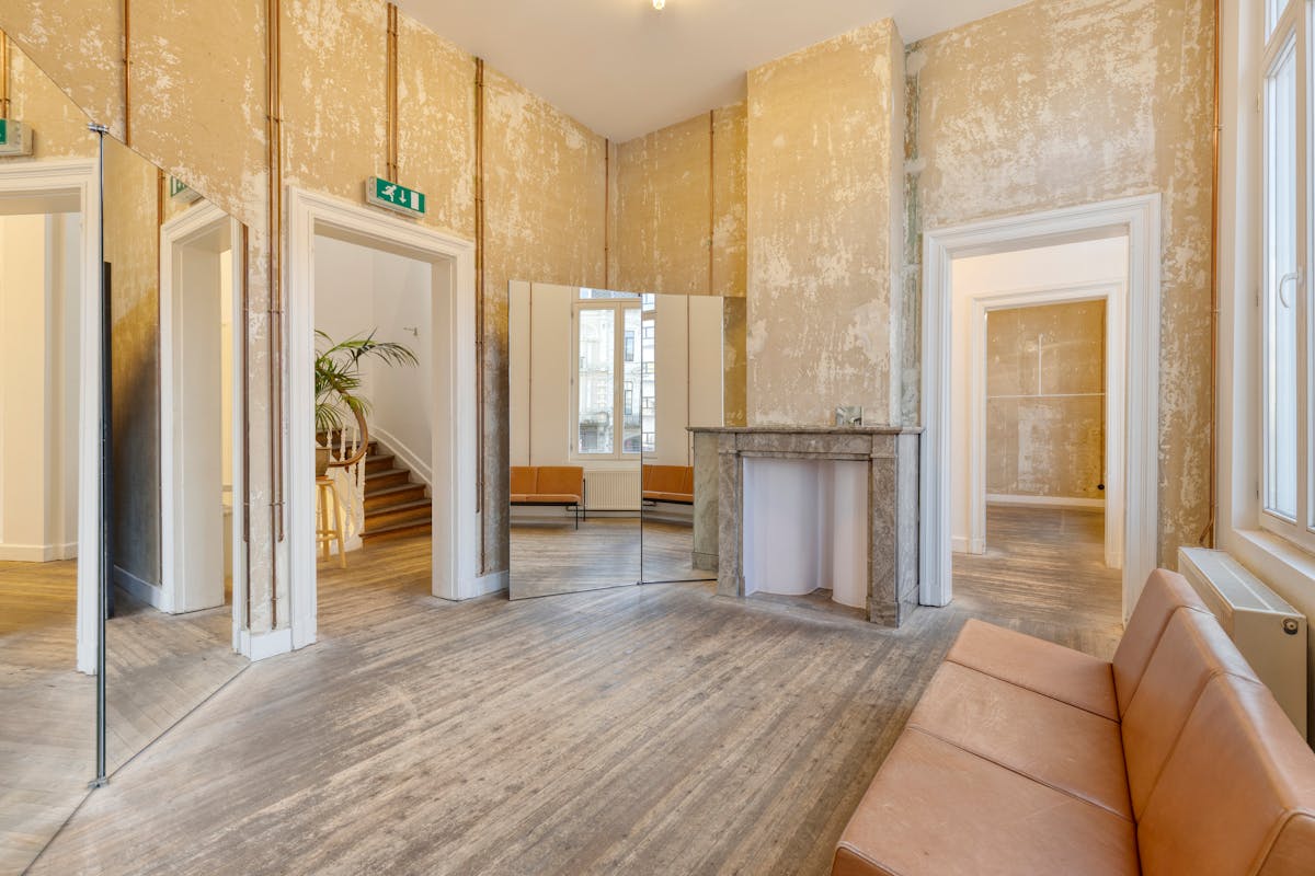 Beautiful commercial property (500 m²) for rent in the heart of Ghent - photo 5