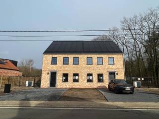  * 18 zonnepanelen (energiezuinig wonen) * Oprit met plaats voor 2 wagens * Mooie, onderhoudsvriendelijke tuin * Centrale ligging nabij winkels,...