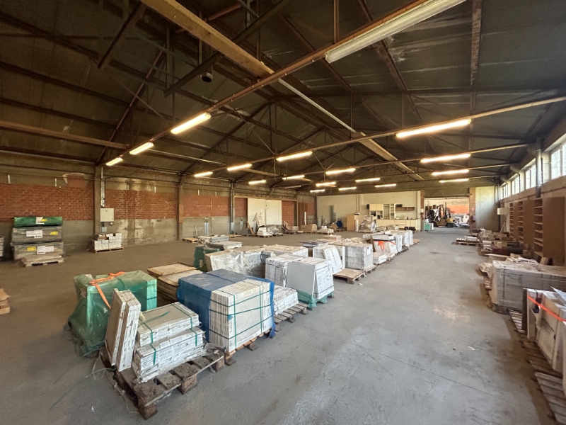 Ruime magazijn- of atelierruimte van 833 m² - photo 3