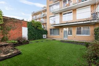 Gunstig gelegen op wandelafstand van het bruisende centrum van Mortsel met winkels en openbaar vervoer én vlakbij Fort V.Indeling: ruime inkomhall...