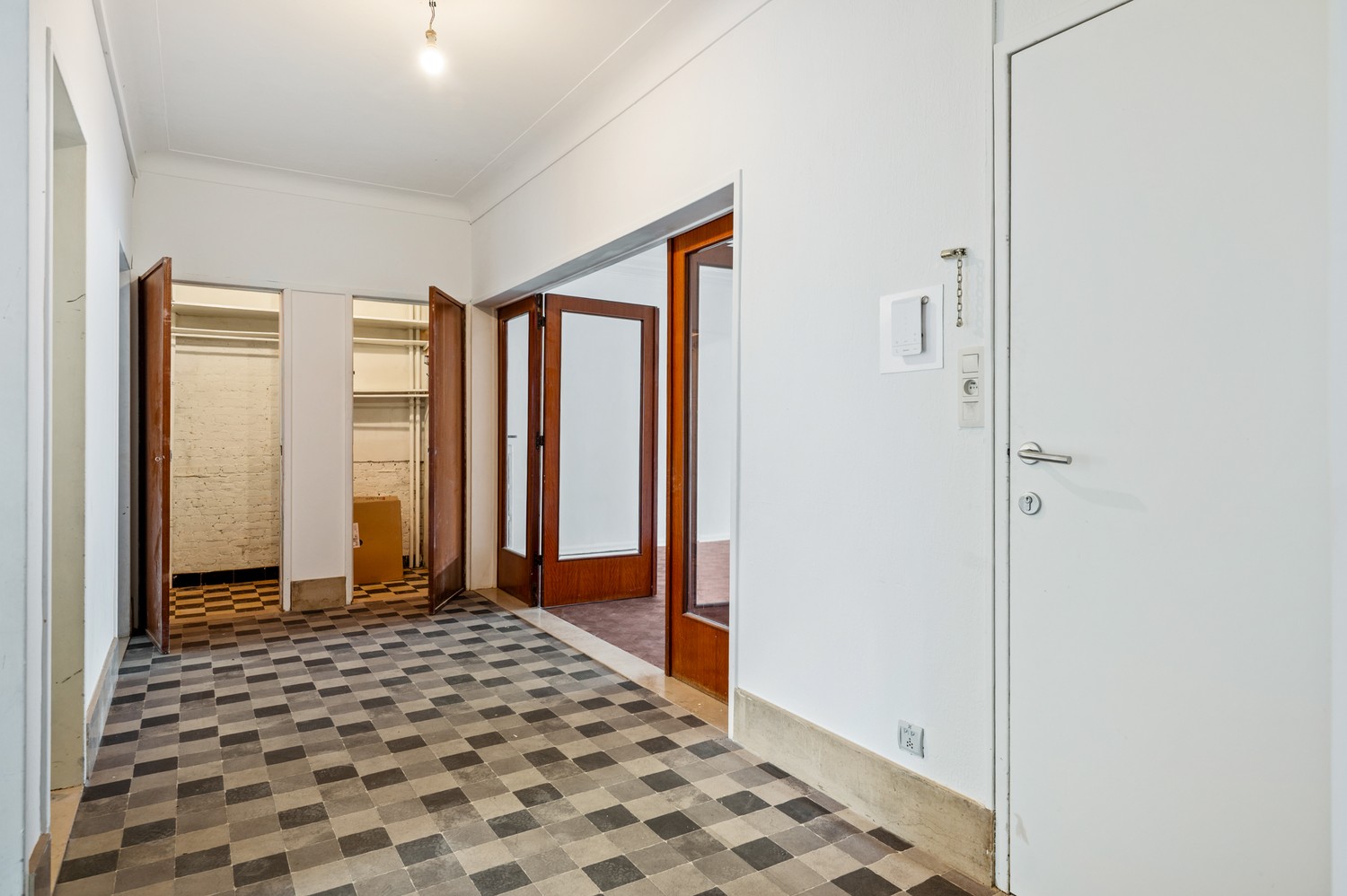 Ruim gelijkvloers appartement met 3 slaapkamers, tuin en garage! - foto 2