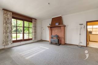 <p><span>Completely to be renovated house with garage and spacious shed on a central location near the center of Tildonk.</span></p><p><span> </span></p><p><span> </span></p><p><span> </span></p><p><span> </span></p><p><span>The house comprises an entrance hall providing access to the living space with rear kitchen. To the right there is a separate dining room. Adjacent to the kitchen we find a basement with upstairs room, currently arranged as a bedroom. Furthermore, the house has a bathroom and an additional bedroom.</span></p><p><span>Through the kitchen we reach an additional room that can serve as an additional living or hobby room. From here there is access to the attic as well as to the garage with shed behind. The generous attic offers opportunities to create several rooms.</span></p><p><span>The garage connects to the large shed, which like the rest of the property requires a complete renovation but offers exceptional space and potential. Ideal for self-employed persons in need of storage or workspace. The shed is also equipped with a gate.</span></p><p><span>Important:</span><span> The property currently has </span><span>very limited</span><span> outdoor space. The land to the left of the home </span><span>is not</span><span> part </span><span> of this sale. Part of the current patio is on neighbor's land.</span></p><p><span>Interested in this versatile renovation opportunity?<br />Contact us at </span><span>016 15 31 15</span><span> or </span><span> info@immolivit.be.</span></p>