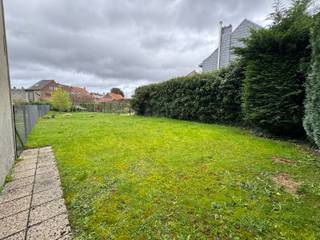Immo Pické biedt U deze goed gelegen bouwgrond aan voor het bouwen van een gesloten bebouwing (tweegevelwoning) in Beersel.<br />Deze bouwgrond heeft een oppervlakte van 3a 12ca. <br />Breedte aan straatzijde: ongeveer 9,60 meter<br />Voor bijkomende inlichtingen aarzel zeker niet om het kantoor te contacteren (Tel.: 02 331 62 69).