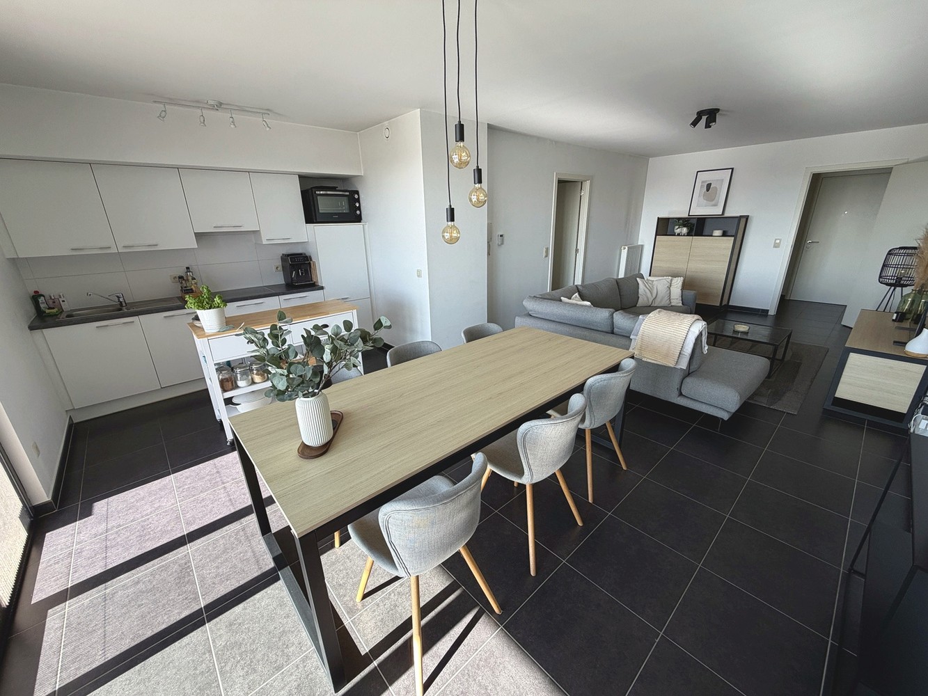 Modern appartement met 2 slaapkamers, garage en ideale ligging in het hart van Hasselt! Te huur voor een comfortabele levensstijl. - foto 2