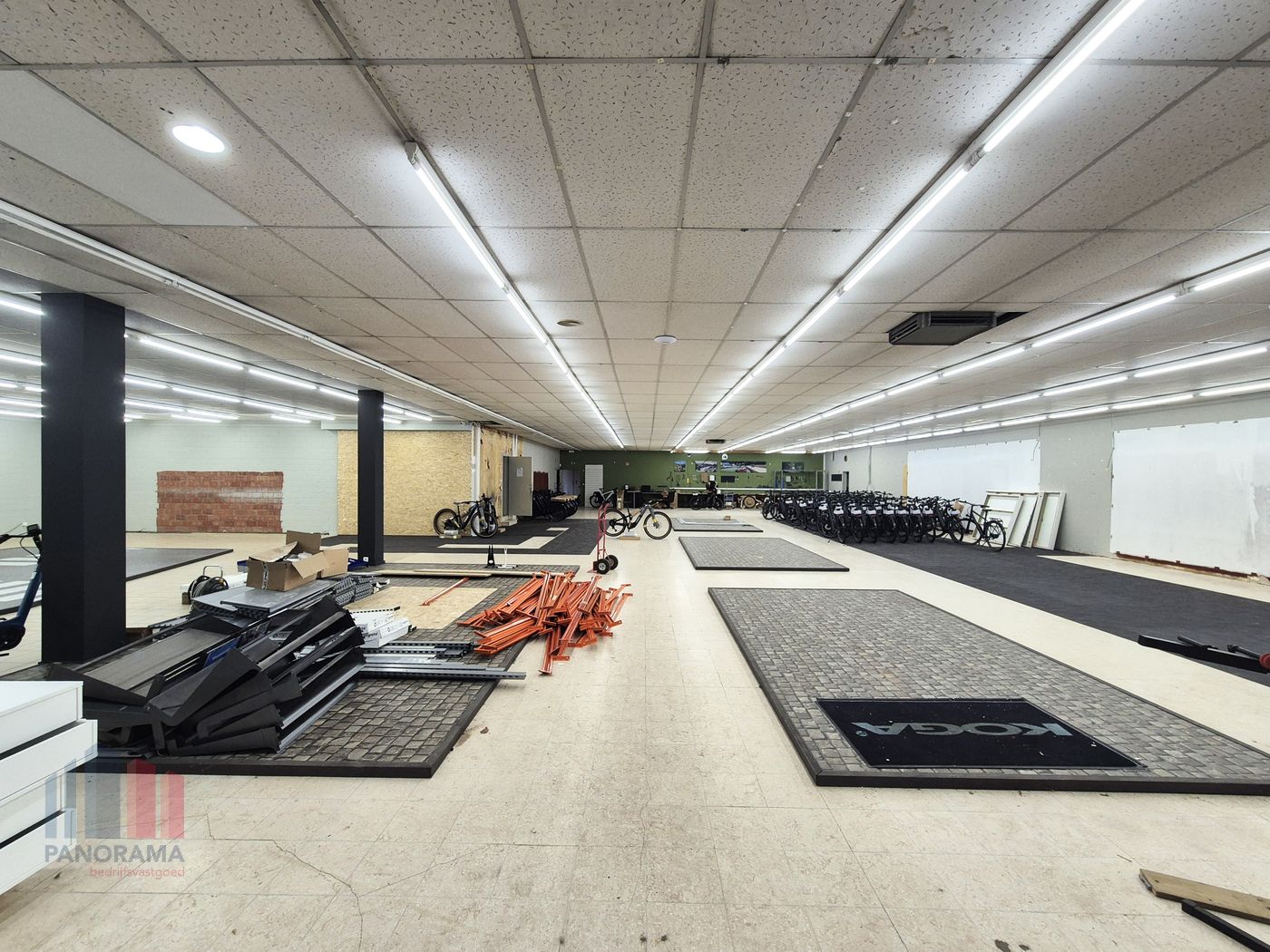 CENTRAAL GELEGEN HANDELSPAND VAN 438 M² - foto 4