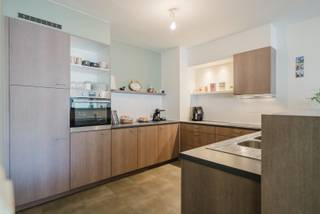 Dit aangename en lichtrijke appartement is centraal gelegen nabij de Lang Steenstraat en op wandelafstand van het historische centrum van...