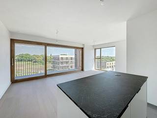 Cet appartement Ben de nouvelle construction avec 2 chambres et 2 salles de bains se trouve dans le nouveau développement des Jardins d'Eden. L'appartement est situé à proximité des commerces, des écoles, des transports en commun et de l'E19 et de l'A12.<br /><br />Disposition :<br />- hall d'entrée spacieux<br />- local technique<br />- toilettes séparées<br />- salon<br />- cuisine ouverte moderne et équipée avec îlot<br />- chambre 1 <br />- salle de bain 1 avec meuble de toilette avec double vasque et baignoire/douche<br />- chambre 2<br />- salle de bain 2 avec meuble de toilette avec lavabo et douche à l'italienne<br />- terrasse avec rangement <br /><br />Avantages supplémentaires :<br />- nouvelle construction<br />- rangement privé au sous-sol<br />- énergie verte<br />- environnement calme<br />- bon score mobile : 8,6/10<br />- un local à vélos<br /><br />Possibilité de louer une place de parking souterraine pour 100 euros par mois.<br /><br />Disponible à partir du 01/01/2027<br /><br />Les frais mensuels sont de 220€ par mois pour la commission des parties communes et la consommation de chauffage privée.<br /><br />Êtes-vous intéressé par cet appartement à louer à Wilrijk ?<br />N'hésitez pas à soumettre une demande de visite via notre site web via la barre rouge qui y est prévue.<br /><br />Vous souhaitez également vendre ou louer votre propriété ? Nous sommes heureux de pouvoir vous aider. Toujours à votre service pour répondre à toutes vos questions sur l'immobilier.