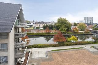 Élégant appartement duplex à vendre avec une vue magnifique sur le Petit Bassin à Roeselare.Cet appartement est situé au quatrième étage d'un...
