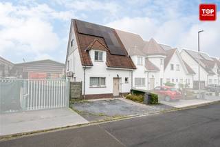 Deze woning ligt in een rustige en verzorgde woonwijk, op korte afstand van het stadscentrum. De combinatie van een groene omgeving en...