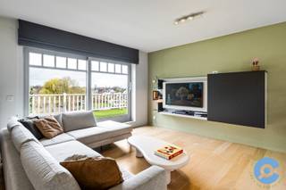 Droom je van rustig wonen met alle comfort binnen handbereik? Ontdek dit prachtige dakappartement nabij het centrum van Lint.Gelegen in de charmante...