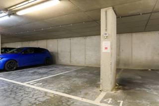 Ondergrondse autostaanplaats te huur in het centrum van Beveren in Residentie Gildenhuis. Onmiddellijk beschikbaar.Bel ons op 03/502 35 09 of mail...