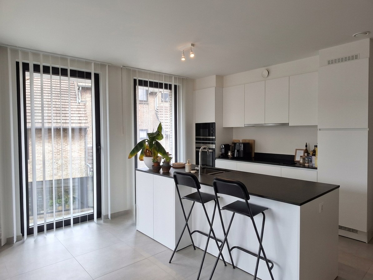 RECENT INSTAPKLAAR APPARTEMENT MET 3 SLPKS | 2 TERRASSEN EN GARAGE IN HARTJE PITTEM - foto 5