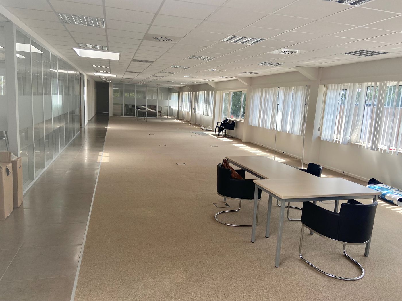 910 m² instapklare kantoren vlakbij E40 te huur - photo 4