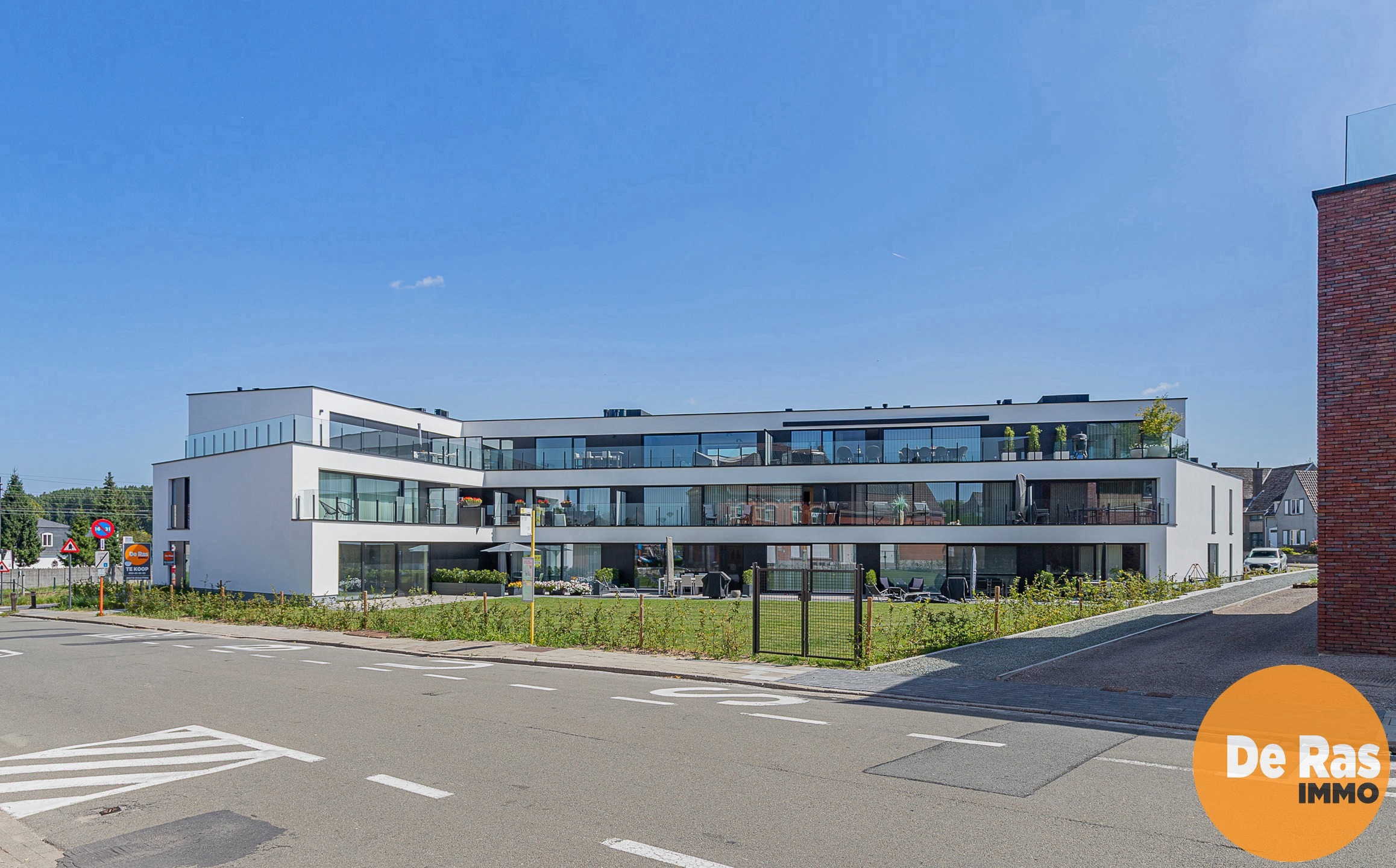 BURST - Gelijkvloers appartement met 3 slpks en mooi terras! - foto 1