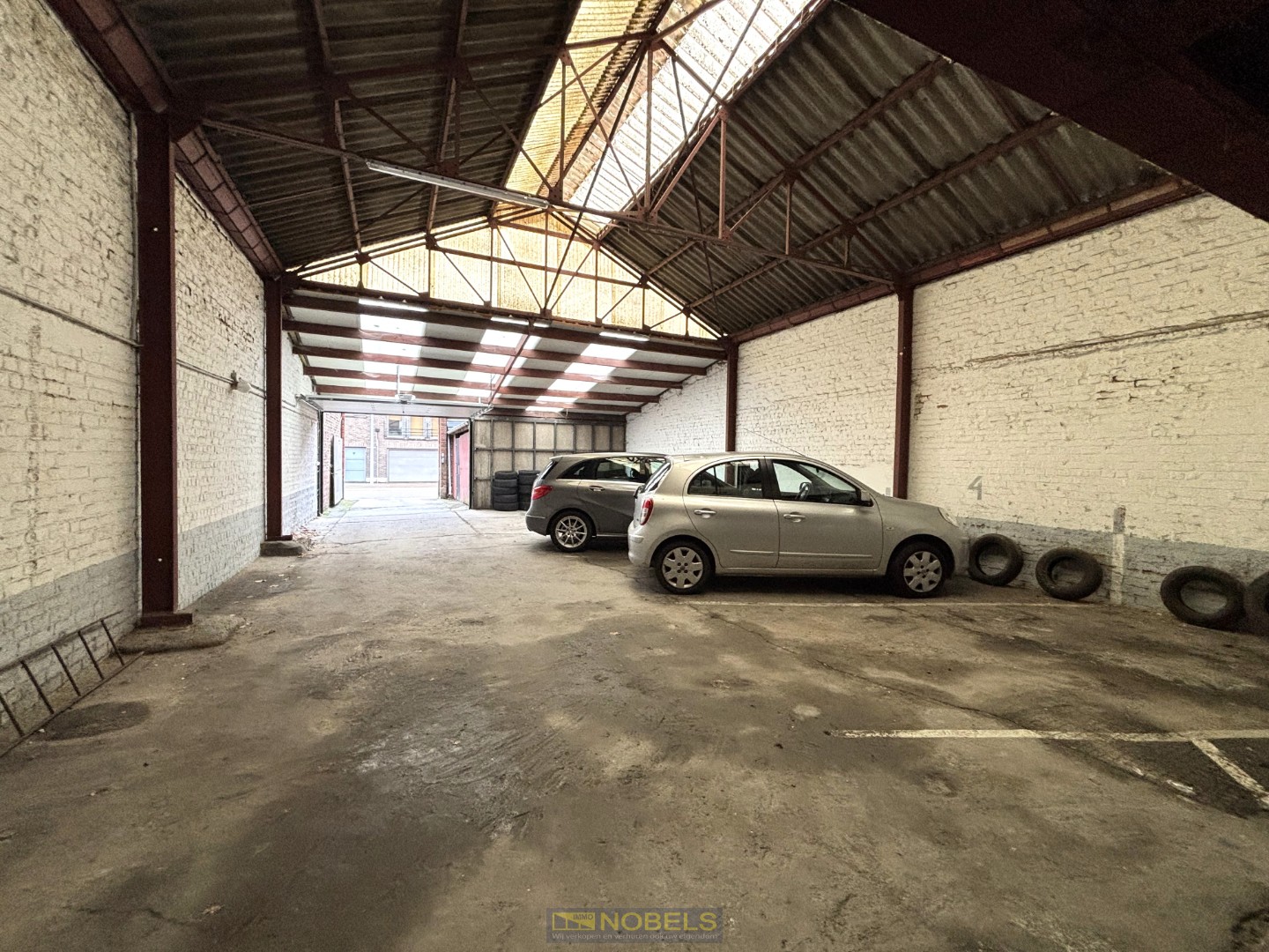 Te huur, autostaanplaats in afgesloten garagebox in het centrum van Oudenaarde - foto 3