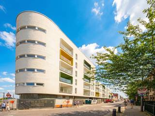 Duurzaam appartement met 2 slaapkamers, terras, autostaanplaats, kelderberging en verschillende gemeenschappelijke ruimtes. Beschikbaar:...