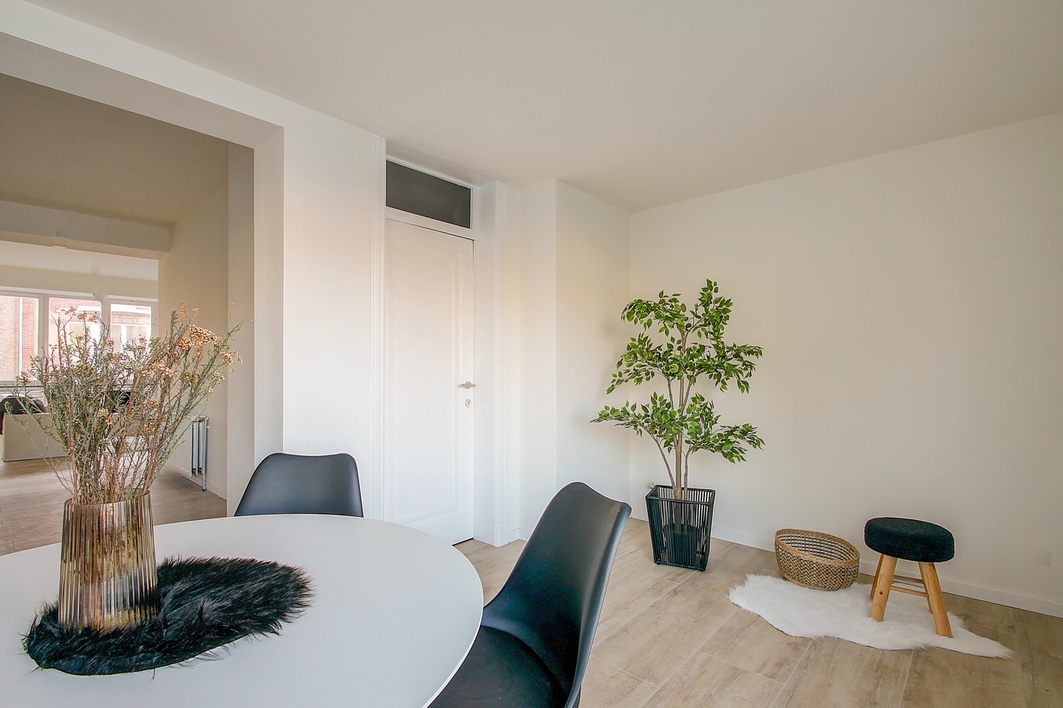 Uniek multifunctioneel gebouw met polyvalente ruimte (±300 m²) en gerenoveerde triplexwoning met terras. - photo 4