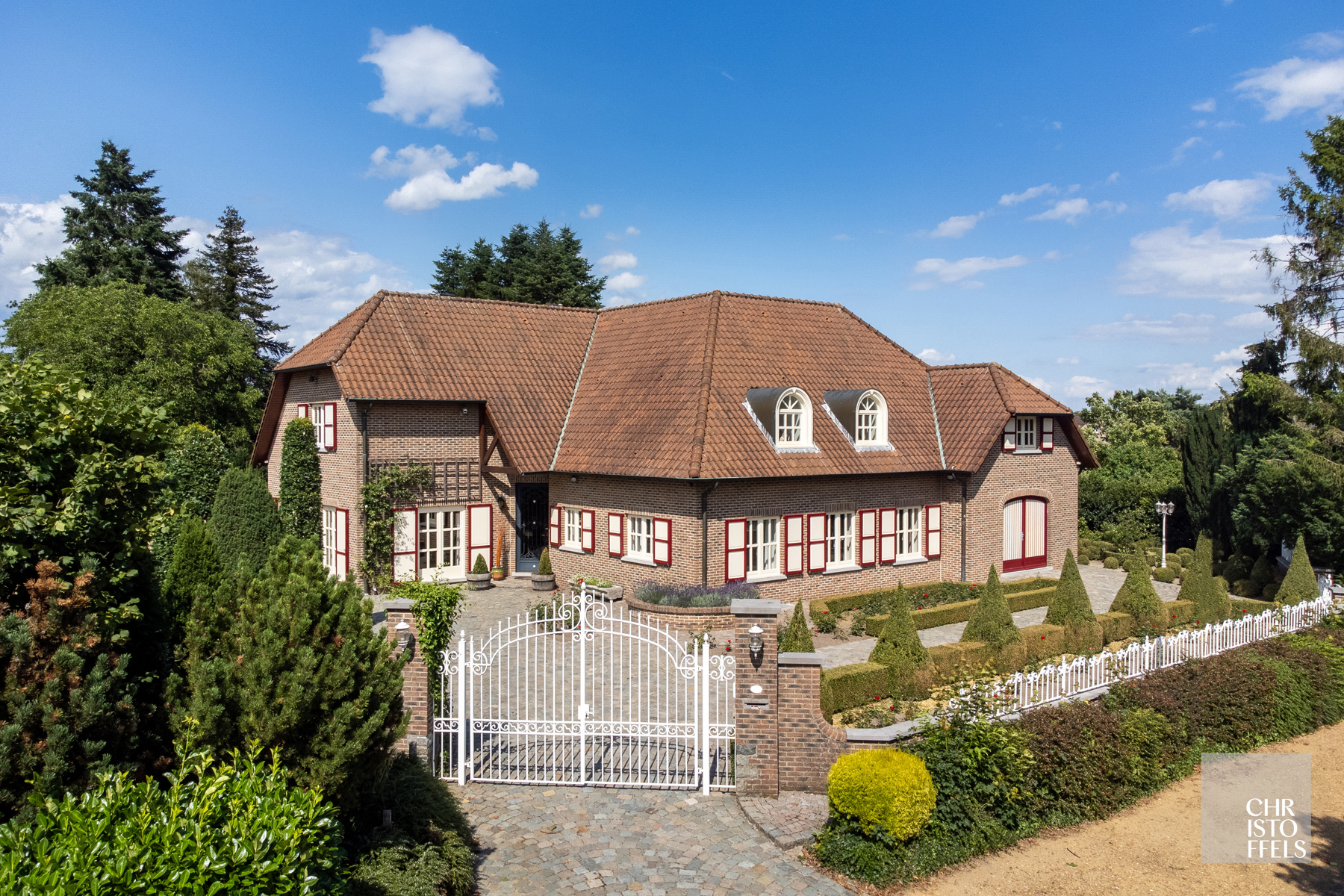 House for sale in Maaseik with 5 bedrooms - photo 1