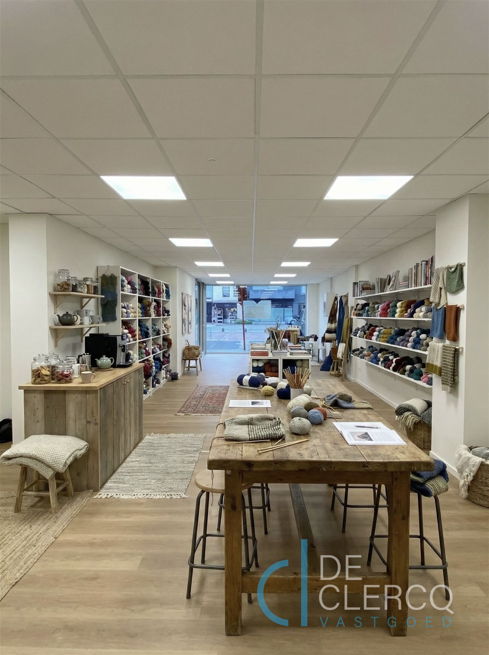 Nieuw, ruim handelspand te huur in centrum Lochristi! - foto 4