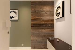 <p>In de iconische residentie “<strong>Twist</strong>” aan het Stapelhuisplein vind je dit prachtige appartement op de eerste verdieping. Het gebouw ligt aan de <strong>bruisende Vaartkom</strong>, een van de meest begeerde wijken van Leuven, waar wonen, werken en ontspannen naadloos samenkomen. Met de <strong>haven vlak voor de deur</strong> en een waaier aan trendy restaurants, gezellige bars en culturele hotspots op wandelafstand, geniet je hier dagelijks van de unieke sfeer van dit heroplevende stadsdeel.<br /><br />Het appartement zelf werd ontworpen met oog voor <strong>licht en ruimte</strong>. De grote leefruimte vloeit natuurlijk over in de open keuken en het zuidgerichte terras, dat de hele dag zon en warmte biedt. Hier kan je in alle rust genieten van een koffiemoment, terwijl je uitkijkt op de skyline van Leuven én het groene park achter het gebouw. Het grote schuifraam in de leefkamer is voorzien van <strong>screens</strong>, ideaal voor een gunstig binnenklimaat. De keuken is uitgerust met een hoogwaardige <strong>Bulthaup-installatie</strong> en alle moderne voorzieningen, waardoor koken en leven samen een beleving worden.<br /><br />Naast stijlvol is dit appartement ook duurzaam: met een <strong>EPC-label A</strong> ben je verzekerd van een energiezuinige woning die klaar is voor de toekomst. Het combineert de voordelen van hedendaags comfort met de charme van een toplocatie. Je woont in een <strong>bruisende buurt</strong> vol dynamiek en tegelijkertijd met een groene oase binnen handbereik, een zeldzame troef in de stad.<br /><br />Dit appartement is dan ook de perfecte keuze voor wie houdt van <strong>modern en comfortabel wonen</strong>, in het hart van Leuven, met alles binnen handbereik en toch omringd door rust en natuur. Plan vandaag nog je bezoek en laat je overtuigen door de unieke charme van dit uitzonderlijke aanbod.</p>