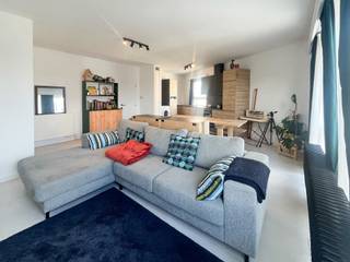 Vandaag nemen we je mee naar dit prachtige appartement in het bruisende centrum van de gemeente Puurs. Scholen, winkels en openbaar vervoer...