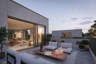 Deze doorzon penthouse van 128,35 m² beschikt over een inkomhal met plaats voor een vestiairekast, een lichtrijke eet- en leefruimte, een open keuken met praktische berging, drie slaapkamers, een afzonderlijk toilet, een badkamer uitgerust met een dubbele wastafel en een inloopdouche en een tweede douchekamer voorzien van een inloopdouche en wastafel. Daarenboven beschikt dit appartement over een zuidwestelijk georiënteerd terras van 41,85 m².<br /><br />Dit appartement is gelegen in het nieuwbouwproject Wallenhof te Olsene, een stijlvol en doordacht ontworpen nieuwbouwproject dat staat voor hedendaags wonen in een harmonieuze omgeving met veel groen, dynamische zichten en een vlotte bereikbaarheid. Het project omvat 17 comfortabele appartementen met een gevarieerd aanbod van twee- en drieslaapkamerunits.<br /><br />Elk appartement is ontworpen met veel aandacht voor licht, ruimte en leefkwaliteit, en biedt een sterke balans tussen esthetiek en functionaliteit.<br /><br />Tot slot krijgt elke koper de mogelijkheid om zijn of haar appartement volledig naar eigen smaak af te werken. Dankzij ruime afwerkingsbudgetten voor keuken, vloerbekleding en sanitair die integraal in de aankoopprijs zijn inbegrepen, creëert u een woonst die volledig aansluit bij uw persoonlijke stijl en behoeften. <br /><br />Meer info omtrent dit aanbod? maak uw vrijblijvende afspraak via guillian@landbergh.be of 09 278 78 79