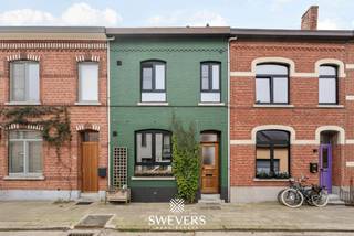 Interesse? Meer informatie op www.SWEVERS.be. - Deze volledig en stijlvol gerenoveerde rijwoning in Hasselt combineert rust, comfort en...