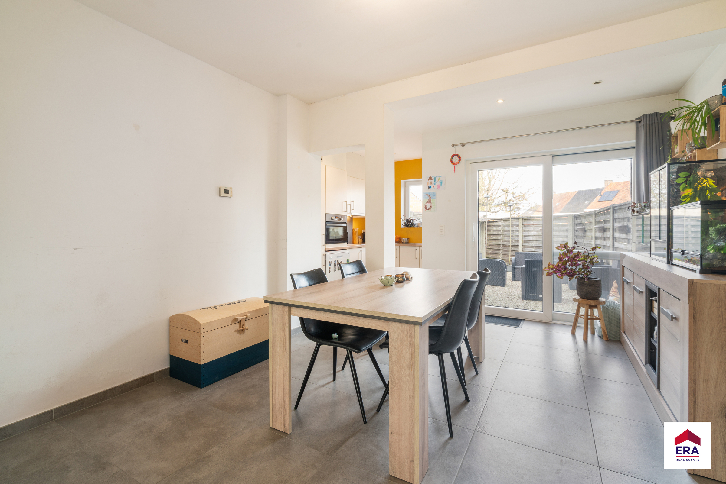 Recent gerenoveerde woning op een topligging in Tielt! - foto 2