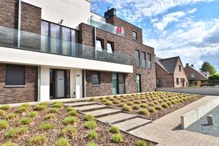 Bent u op zoek naar een bijna-energie-neutraal (BEN) en luxueus afgewerkt dakappartement met twee slaapkamers, een ondergrondse autostaanplaats...